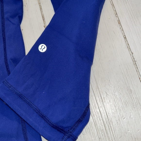 Lululemon reversible capris size 8 - Picture 2 of 5